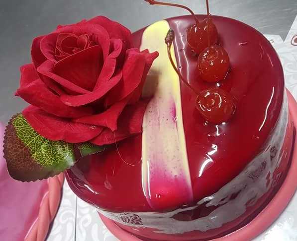 Premium RED N White Velvet Cake